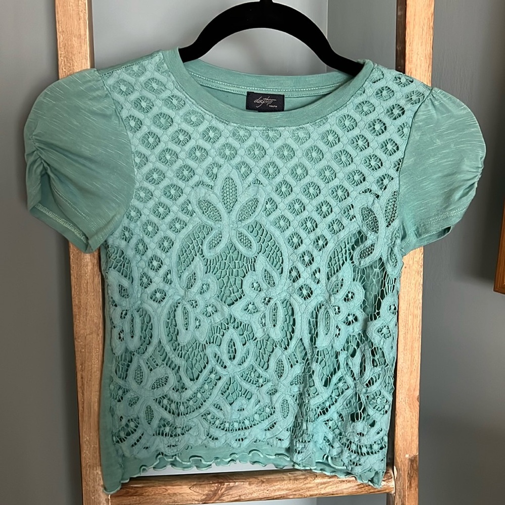 Girls Daytrip lace top from the buckle. Size small. Lots of detail.
